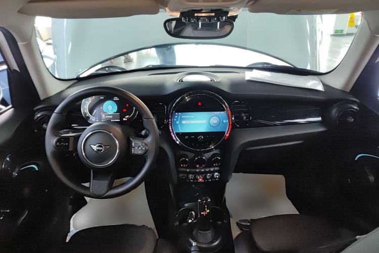 Used MINI 2023 Updated 1.5T COOPER Artist Five-Door Edition Center Console