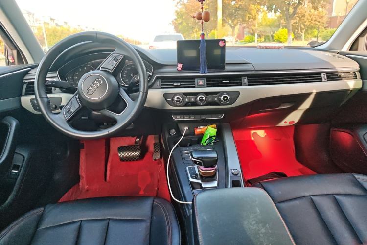 Used Audi A4L 2019 40 TFSI Ambition China VI Center Console