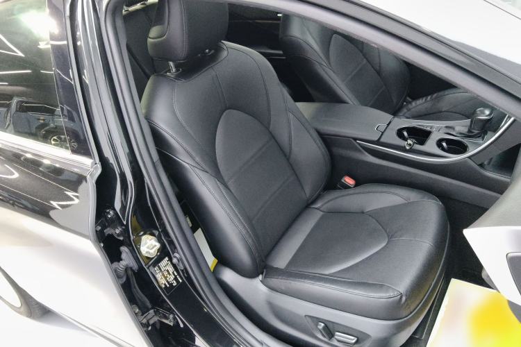 Used Toyota Avalon 2019 Dual-Engine 2.5L Luxury Edition China VI Standard