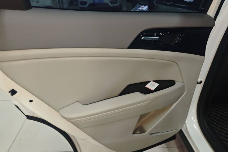 Used Kia Sportage (Chinese Domestic Model) 2025 1.5T Two-Wheel Drive Prestige Edition
