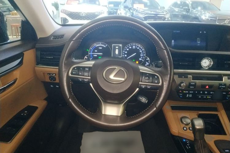 Used Lexus ES 2017 300h Mark Levinson Comfort Edition