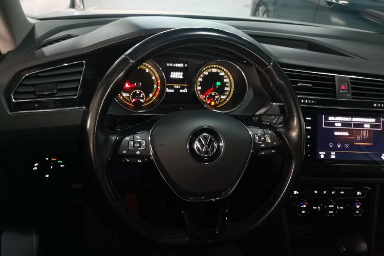 Used Volkswagen Tiguan L 2019 Updated Version 330TSI Automatic Two-Wheel Drive Panoramic Comfort Edition China VI Standard