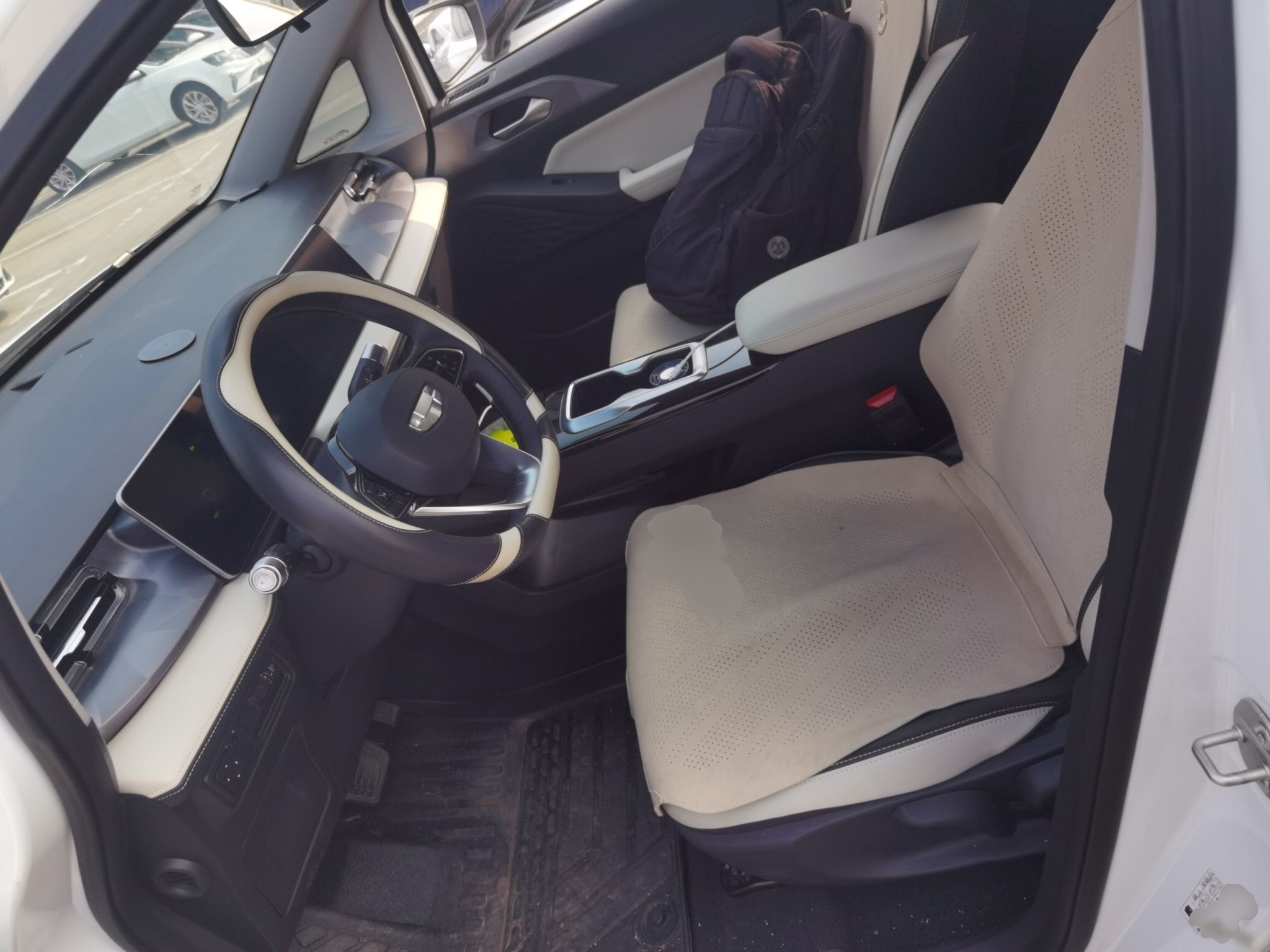 Переднее сиденье в автомобиле