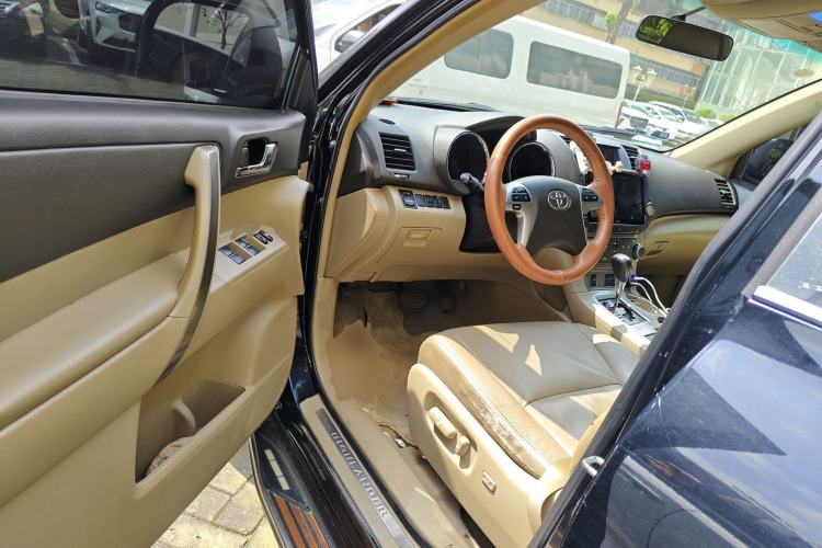 Used Toyota Highlander 2012 2.7L Two-Wheel Drive 7-Seater Luxury Edition