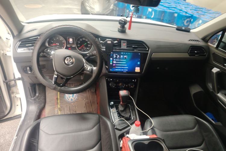 Used Volkswagen Tiguan L 2017 380TSI Automatic All-Wheel-Drive Luxury Edition Center Console