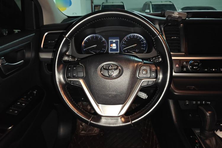 Used Toyota Highlander 2018 2.0T Four-Wheel Drive Prestige Version 7 Seats China VI Standard Steering Wheel