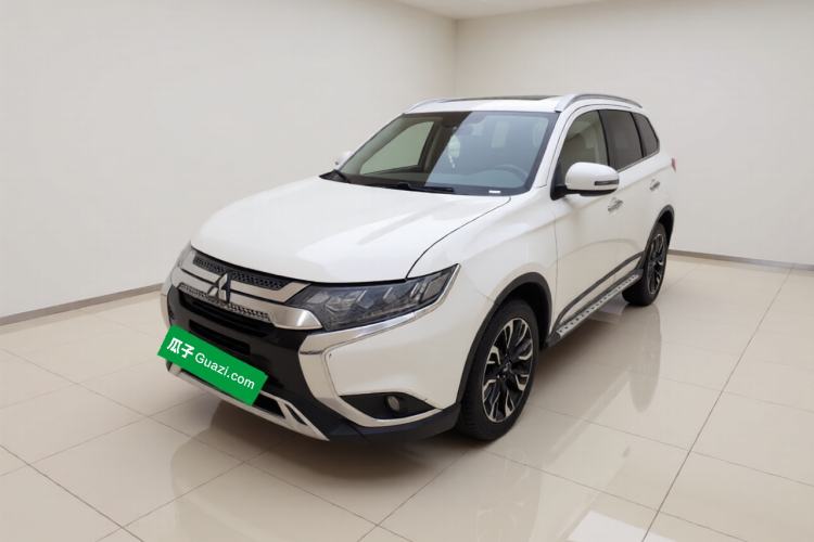 Used Mitsubishi Outlander 2019 2.4L 4x4 Zhi Xiang Edition 5 Seats China VI Standard