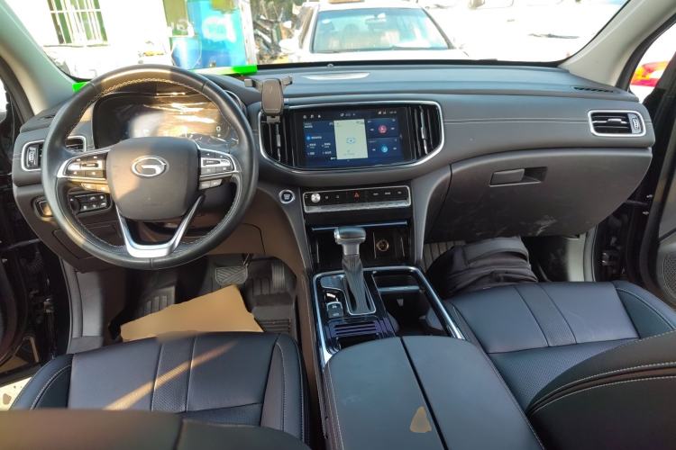 Used GAC Trumpchi GS8 2021 390T Two-Wheel Drive Luxury Smart Connect & Drive Edition (7 Seats) Center Console
