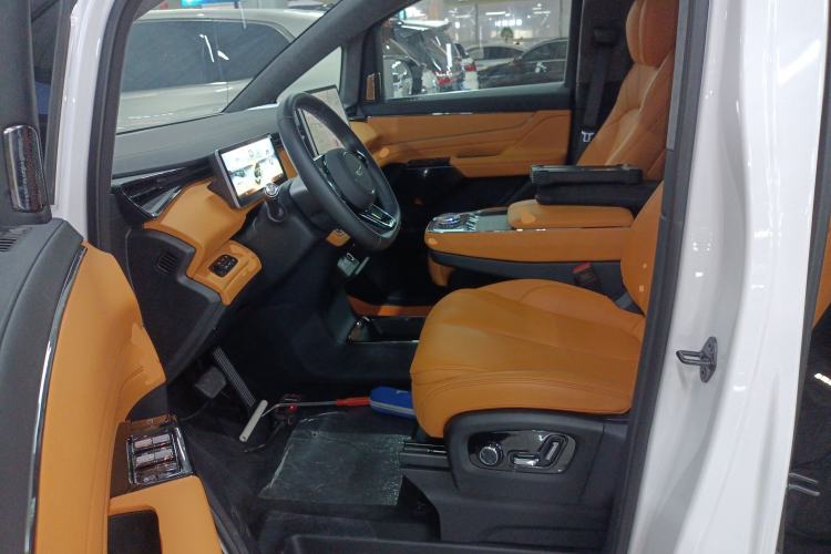 Used Geely Galaxy LEVC L380 2025 650 km Flagship Edition All-Wheel Drive