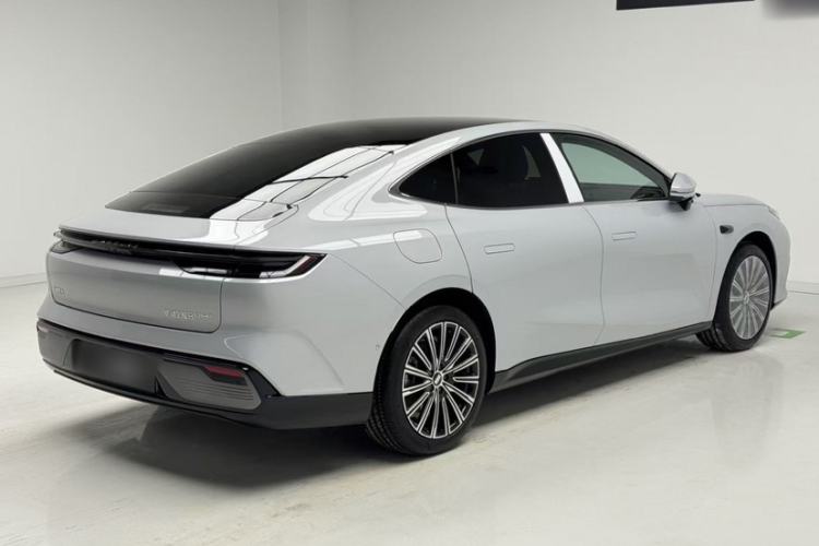 Used Geely Galaxy 8 2025 130km EM-P Starship Edition Exterior 5