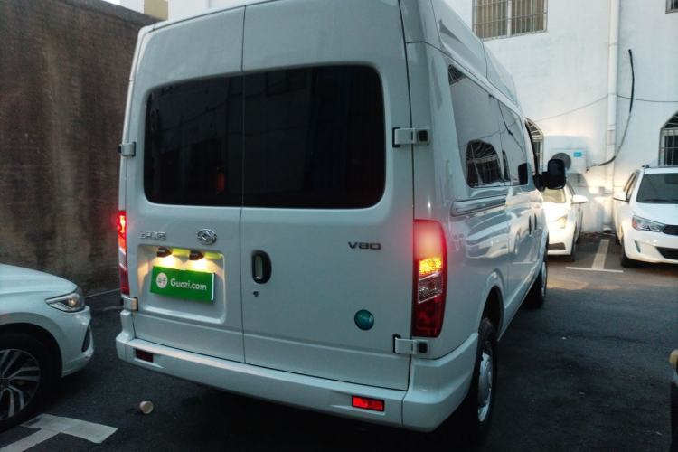 Used SAIC MAXUS Xintu V80 2023 2.0T Manual Classic Aoyuntong Short Wheelbase Mid-Roof 5/6-Seater