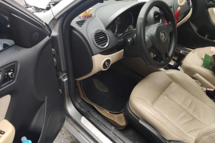 Used Volkswagen Lavida 2011 1.6L Manual - Premium Edition