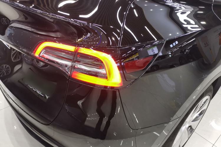 Used Tesla Model Y 2021 Long-Range All-Wheel-Drive Version