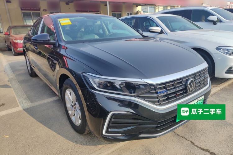 Used Volkswagen Passat New Energy 2025 430 PHEV Hybrid Business Edition Front Right 45 Deg