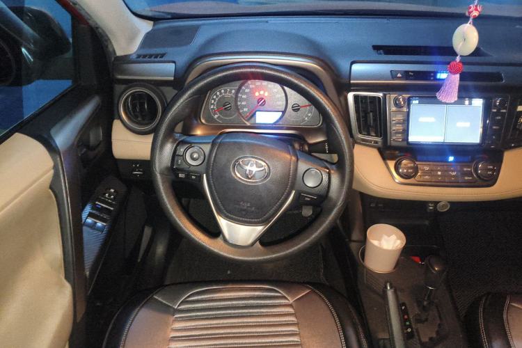 Used Toyota RAV4 2015 2.0L CVT Two-Wheel Drive Fashion Edition
