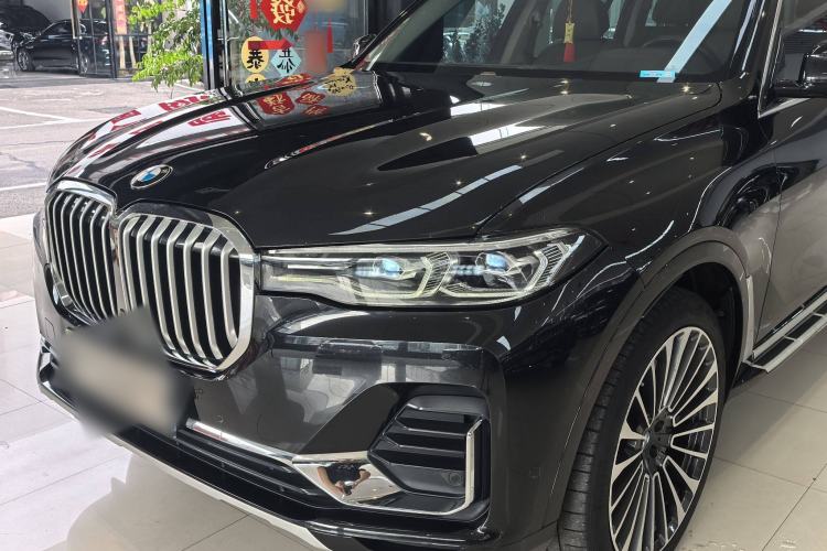 Used BMW X7 2021 Facelifted xDrive40i Luxury Package with Leading Features
