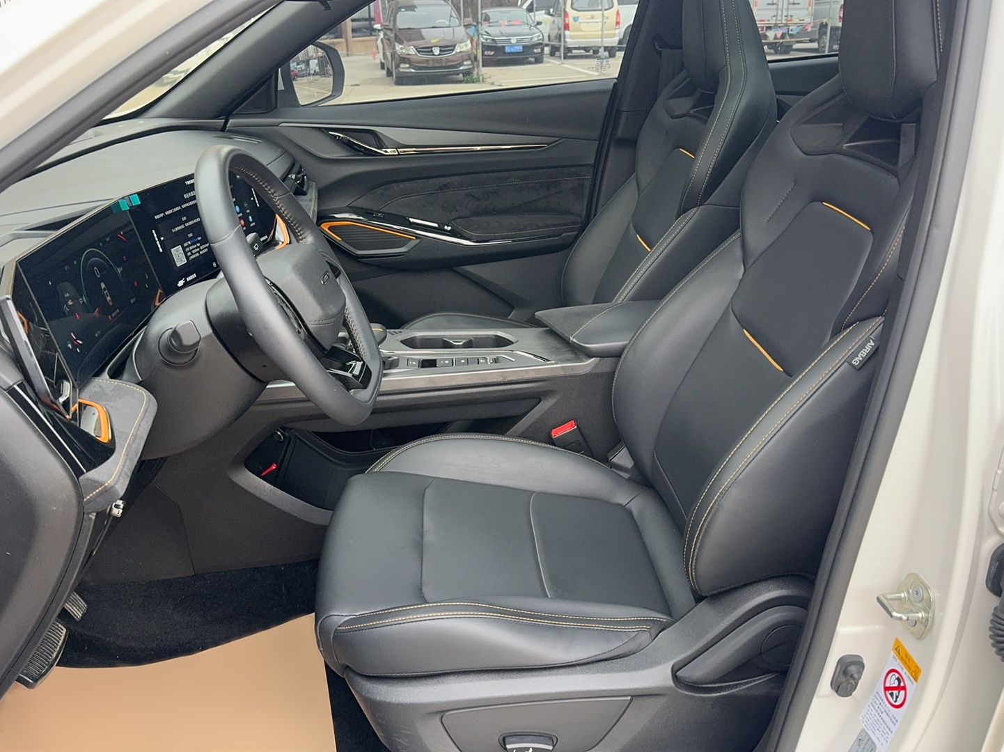 المقاعد الأمامية داخل السيارة