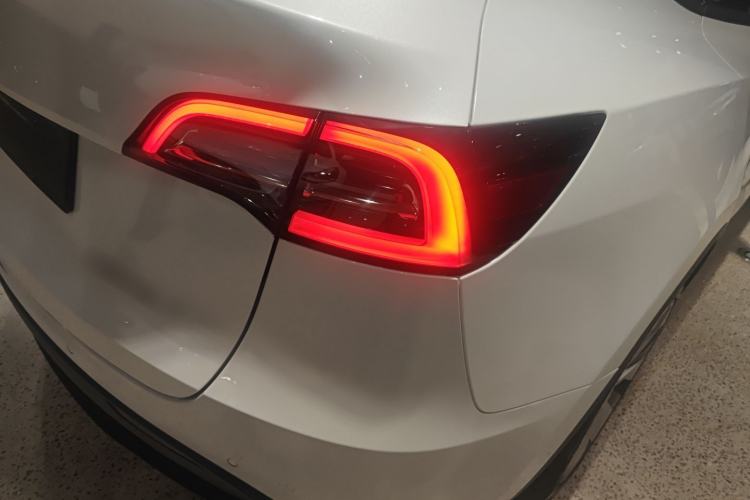 Used Tesla Model Y 2021 Standard Range Rear-Wheel Drive Version Exterior 3