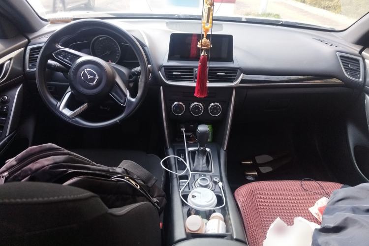 Used Mazda CX-4 2018 2.0L Automatic Two-Wheel Drive Blue Sky Dynamic Version China V Standard Center Console