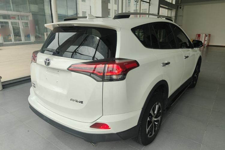Used Toyota RAV4 2019 2.0L CVT Two-Wheel Drive Luxury Version China VI Standard
