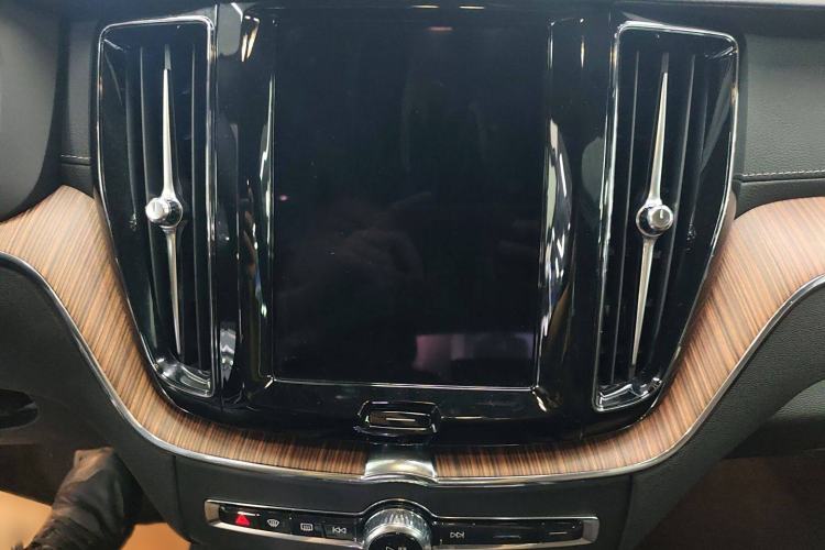 Used Volvo XC60 New Energy 2025 Plug-in Hybrid Long-Range All-Wheel Drive Smart Luxury Edition
