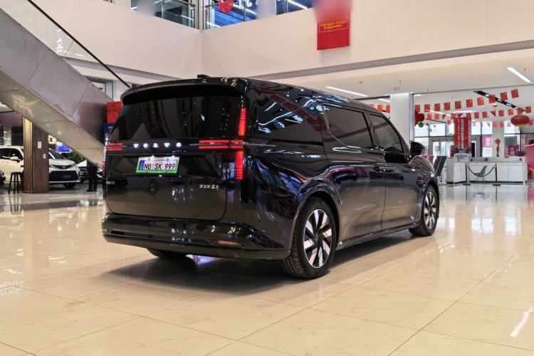 Used Volvo EM90 2025 Ultra Six-Seater