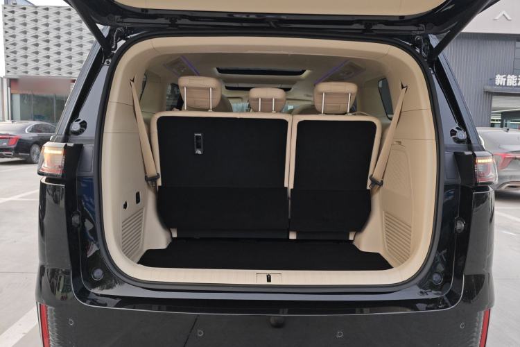 Used VOYAH Dream 2025 PHEV Four-Wheel-Drive Flagship Kunpeng Edition Trunk