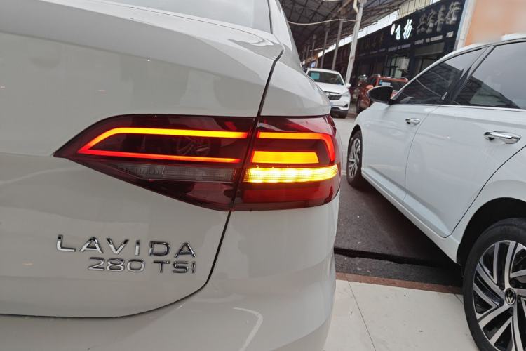 Used Volkswagen Lavida 2021 280TSI DSG Comfort Edition Exterior 3