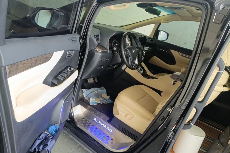 Used Toyota Alphard 2023 Dual-Motor 2.5L Premium Golden Edition
