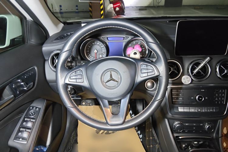 Used Mercedes-Benz GLA 2018 GLA 200 Fashion Model Steering Wheel