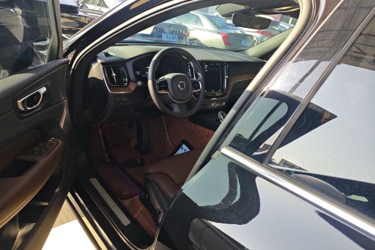 Used Volvo XC60 2025 B5 Four-Wheel Drive Smart & Advanced Luxury Edition
