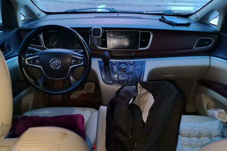 Used Buick GL8 2014 2.4L LT Luxury Business Executive Edition Center Console