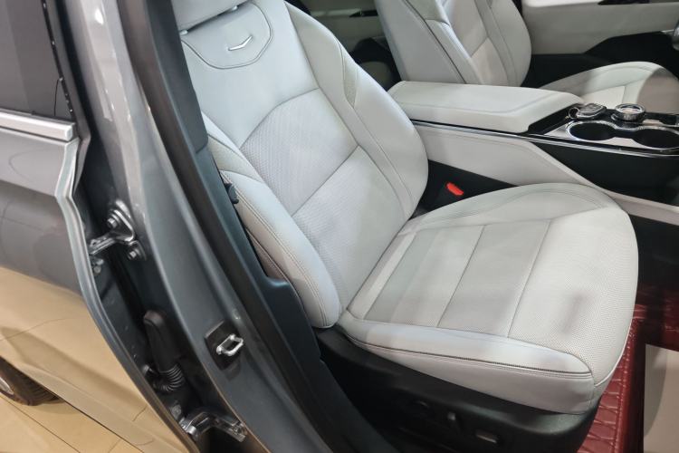 Used Cadillac GT4 2023 25T Prestige Version
