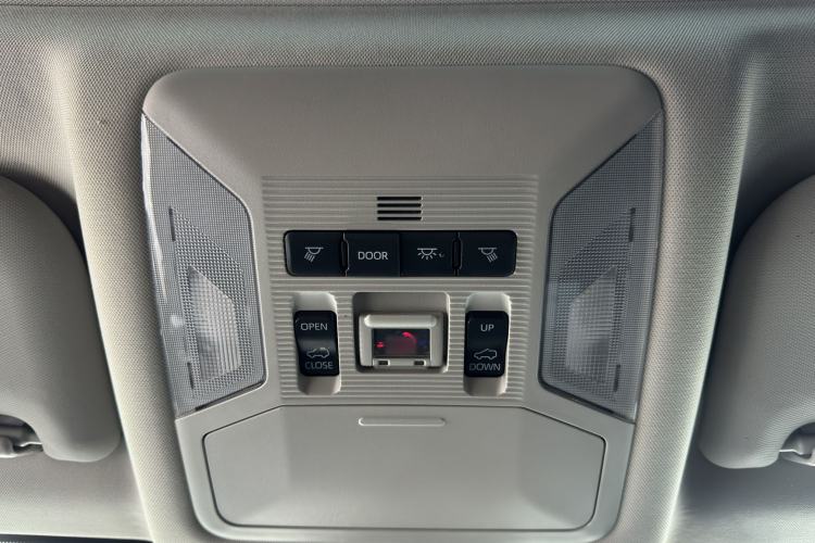 Used Toyota RAV4 2021 Dual-Engine 2.5L E-CVT Four-Wheel Drive Elite PLUS Edition Interior 4