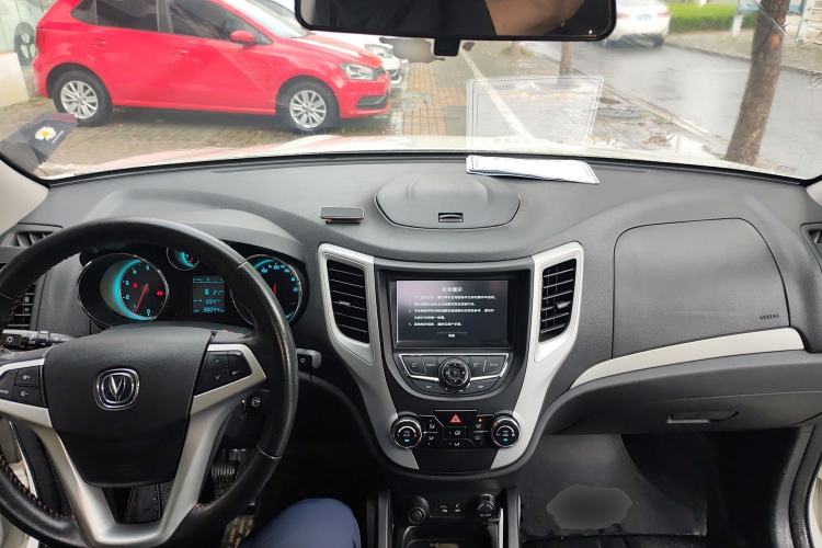 Used CHANGAN CS35 2015 1.6L Manual Luxury Model China IV Standard Center Console