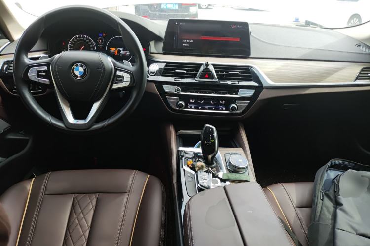 Used BMW 5 Series 2019 Facelifted 530Li Luxury Edition Premium Package Center Console