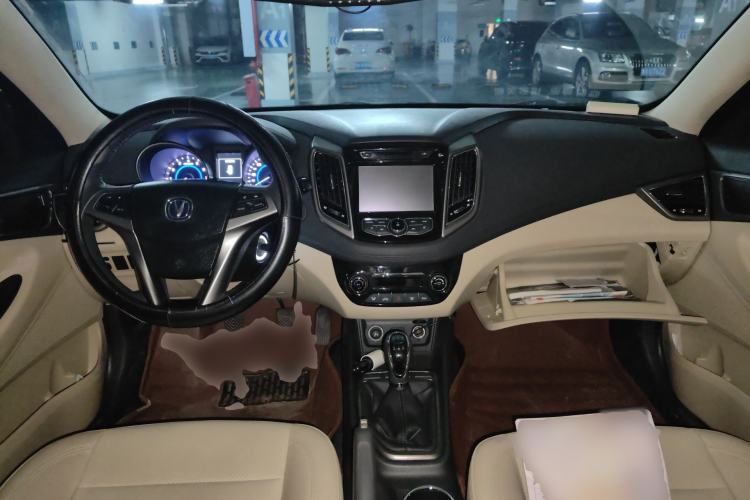 Used CHANGAN Eado 2015 1.6L Manual Luxury Model China IV Standard Center Console