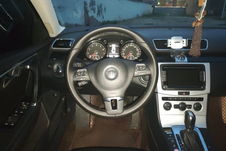 Used Volkswagen Magotan 2015 Facelift 1.8TSI Luxury Model Steering Wheel