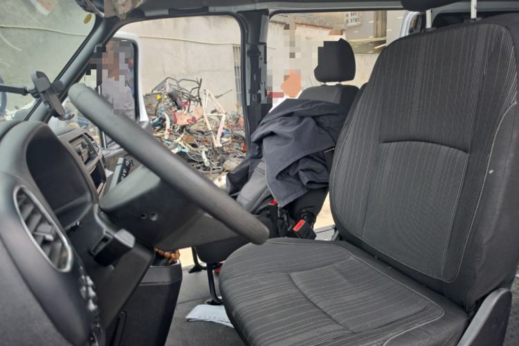 Used JMC Transit 2021 2.8T Space King Standard Version Long Wheelbase Mid-Height Roof Rear Single Tire – Step 6-Seater Diesel China VI Emission Standard JX493