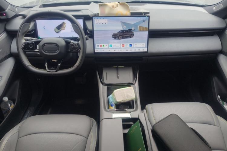 Used Lynk & Co 08 EM-P 2025 120km Long-Range Halo Center Console