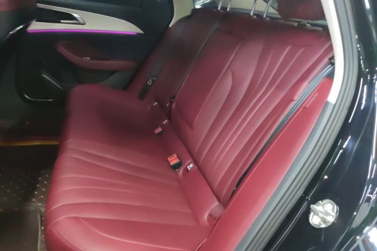 Used Hongqi H5 2025 2.0T Automatic Flag Edition – 500 000 Units Commemorative Version