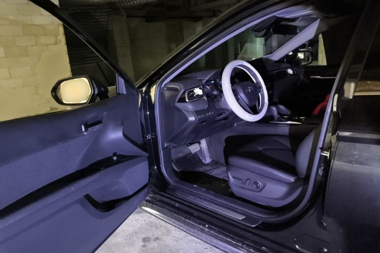 Used Toyota Camry 2023 2.0G Luxury Edition