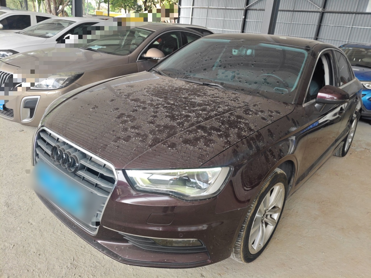 Под передней частью автомобиля