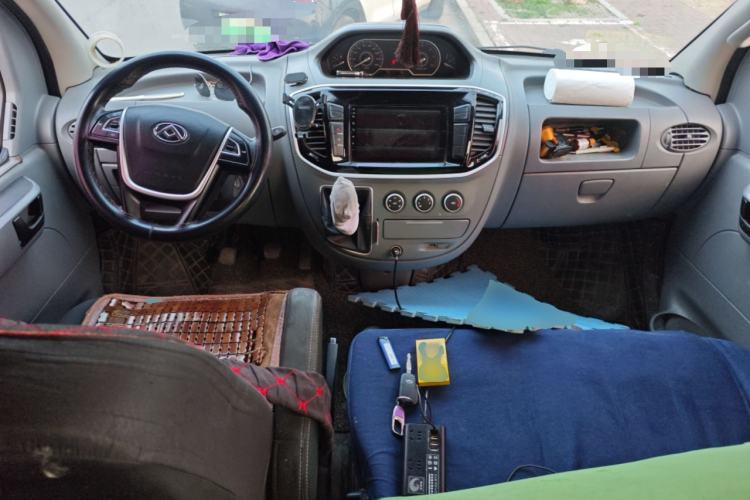 Used SAIC MAXUS Xintu V80 2019 2.5T Classic Model 6-Speed Manual Aotong Long Wheelbase Mid-Height 7-Seater Center Console