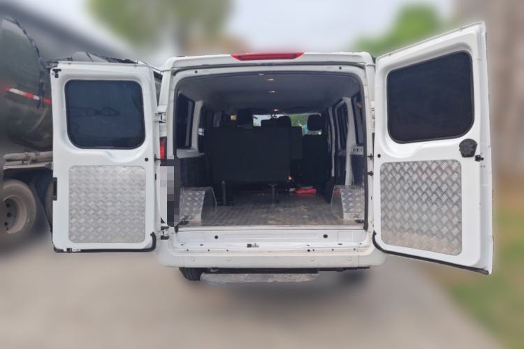 Used JMC Fushun 2025 2.0T 6MT Diesel Short-Wheelbase Low-Roof Commercial Multi-Purpose Passenger Vehicle with 5/6 Seats and Twin-Swing Tailgate Trunk