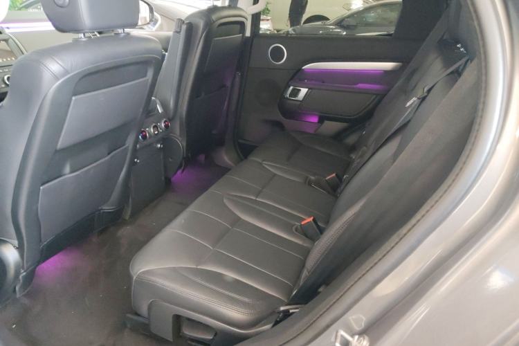 Used Land Rover Discovery 2020 2.0T SE Left Rear Seat