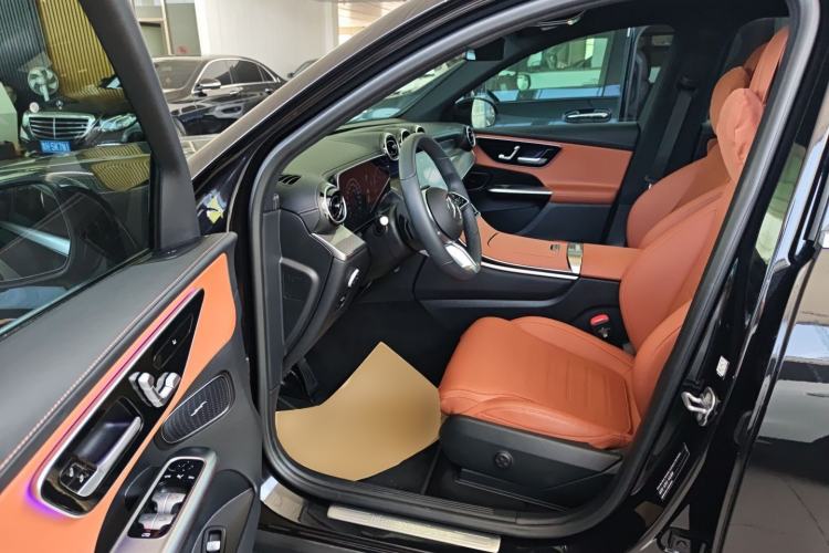 Used Mercedes-Benz GLC 2025 Refresh GLC 260 L 4MATIC Dynamic Edition Driver Seat