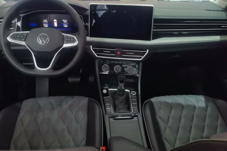 Used Volkswagen Sagitar 2023 300TSI DSG Excellence Edition Center Console