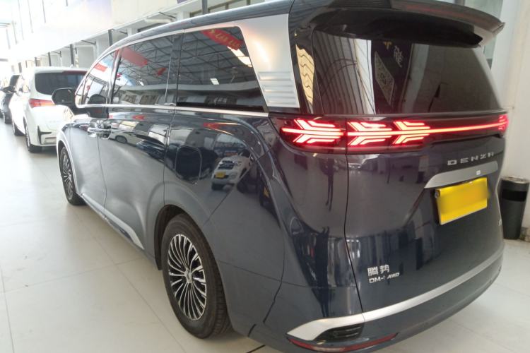 Used Denza D9 2022 DM-i 970 Four-Wheel Drive Prestige Model
