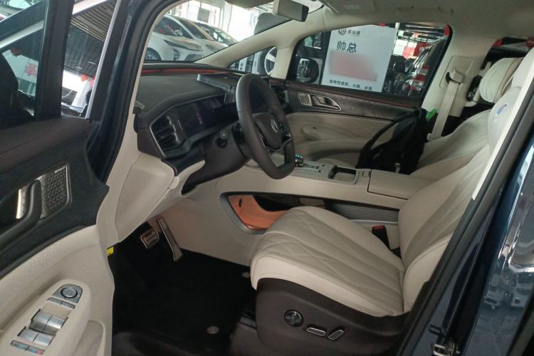 Used Denza D9 2025 DM-i Intelligent Drive 1020 Four-Wheel Drive Prestige Model
